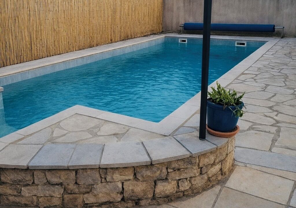 Photo of Outdoor in Tavel