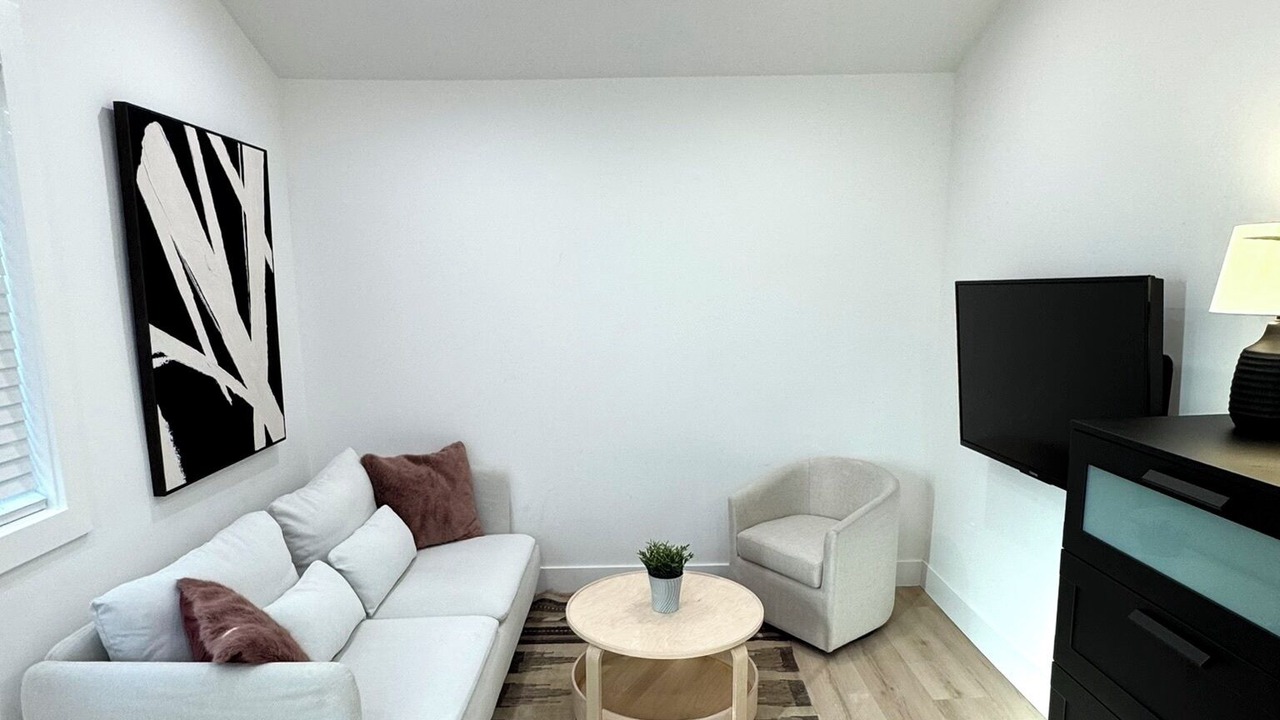 Photo of Livingroom in Alderwood Manor