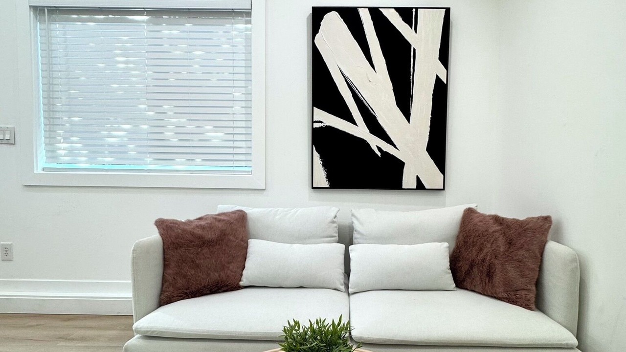 Photo of Livingroom in Alderwood Manor