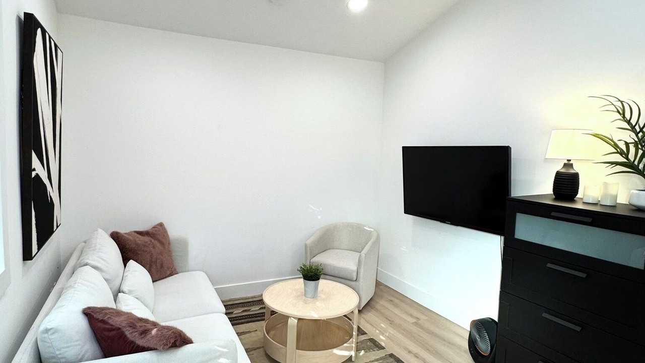 Photo of Livingroom in Alderwood Manor