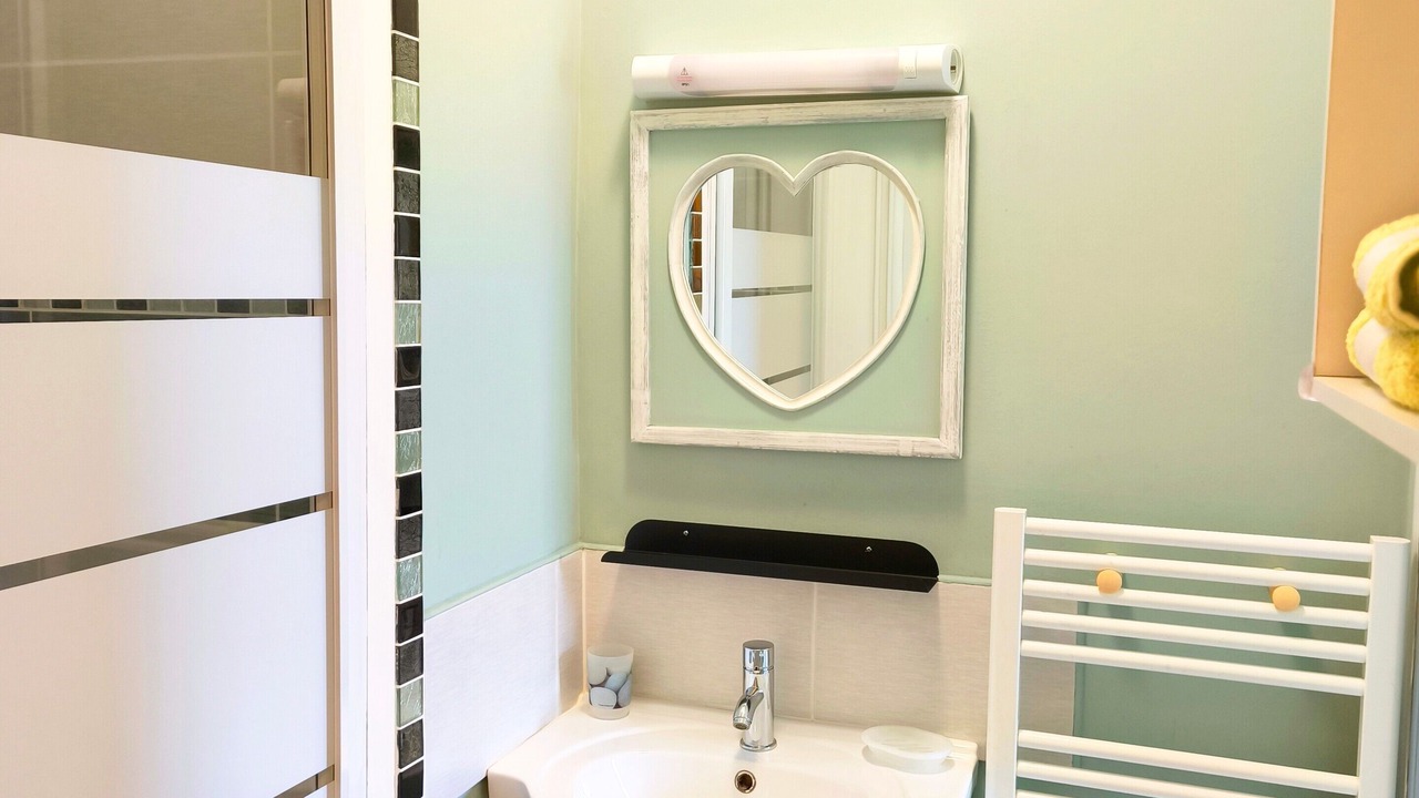 Photo of Bathroom in Saint-Leonard