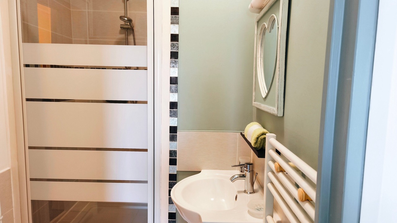 Photo of Bathroom in Saint-Leonard