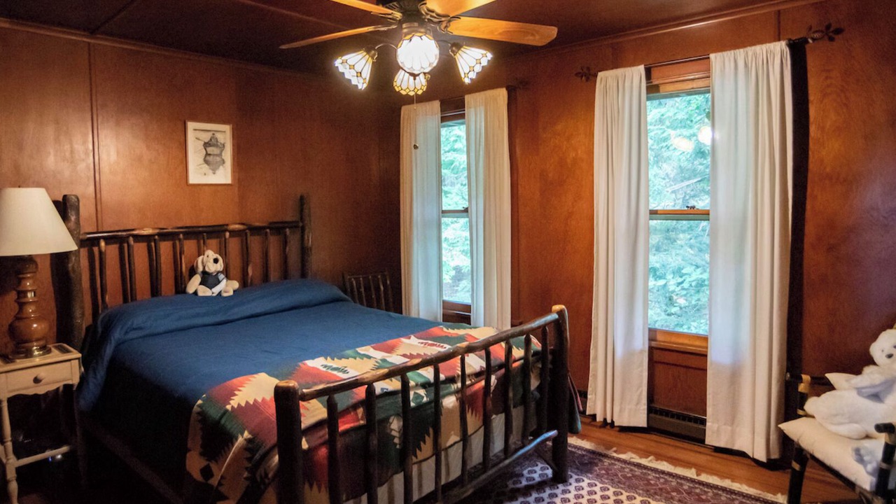 Photo of Bedroom in Inlet