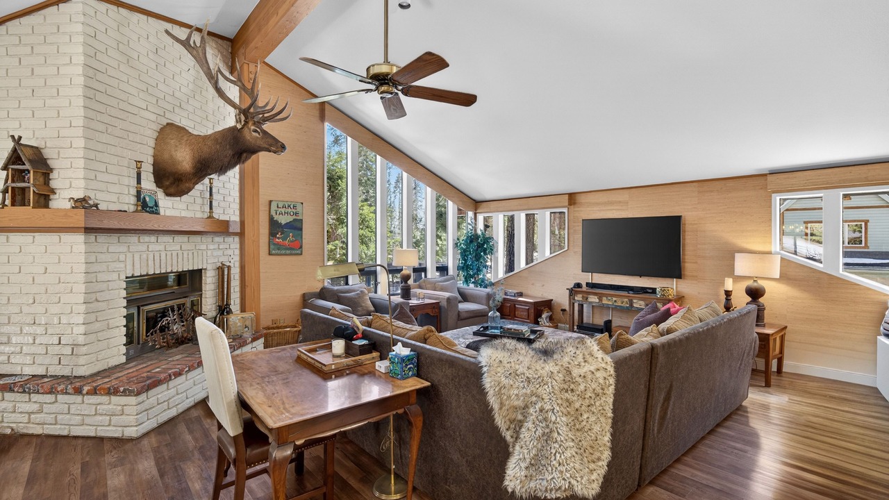 Photo of Livingroom in Tahoe Pines