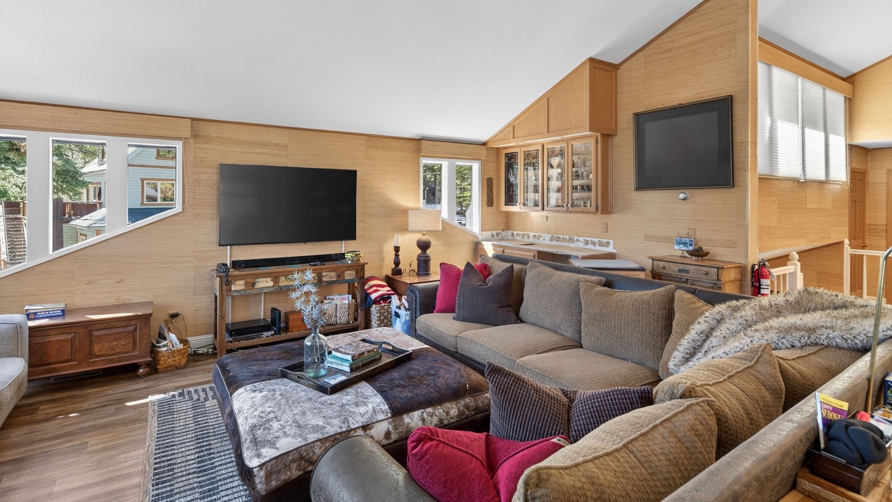 Photo of Livingroom in Tahoe Pines