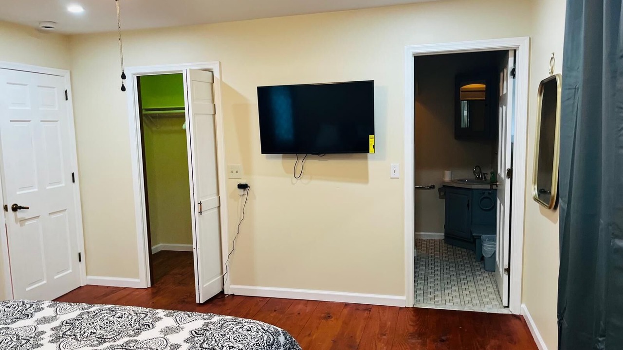 Photo of Bedroom in Henryville