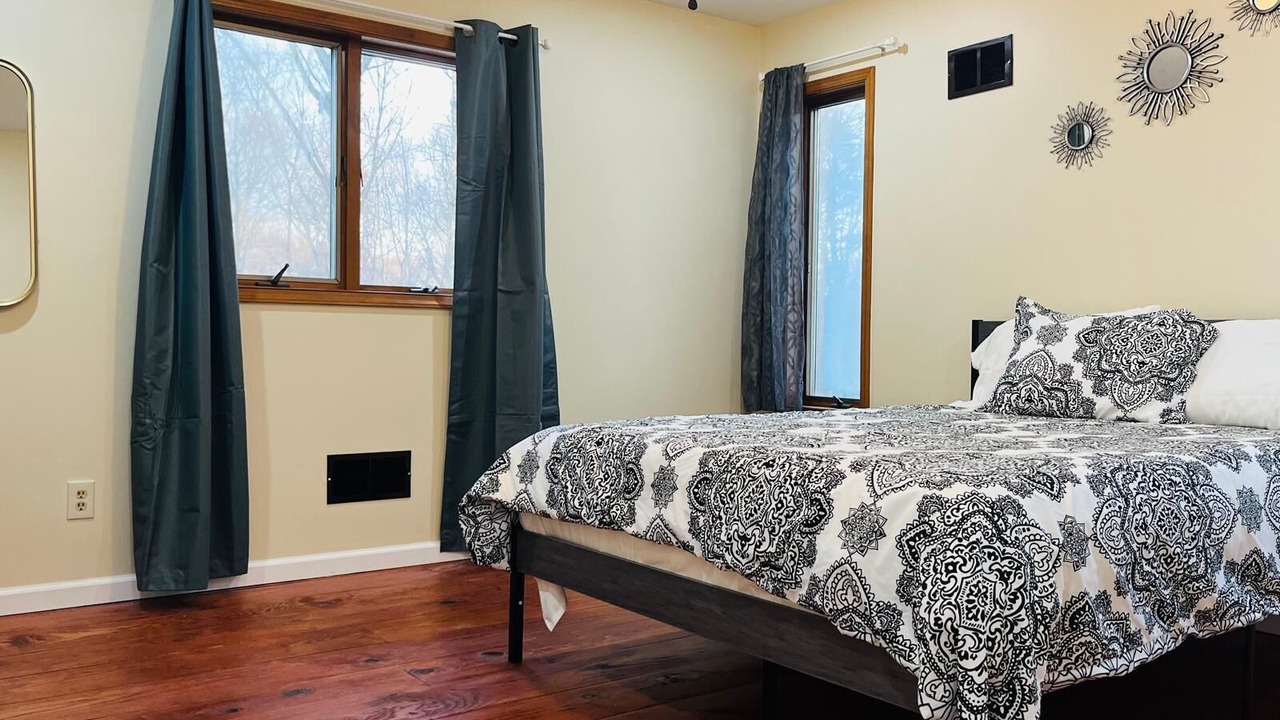 Photo of Bedroom in Henryville