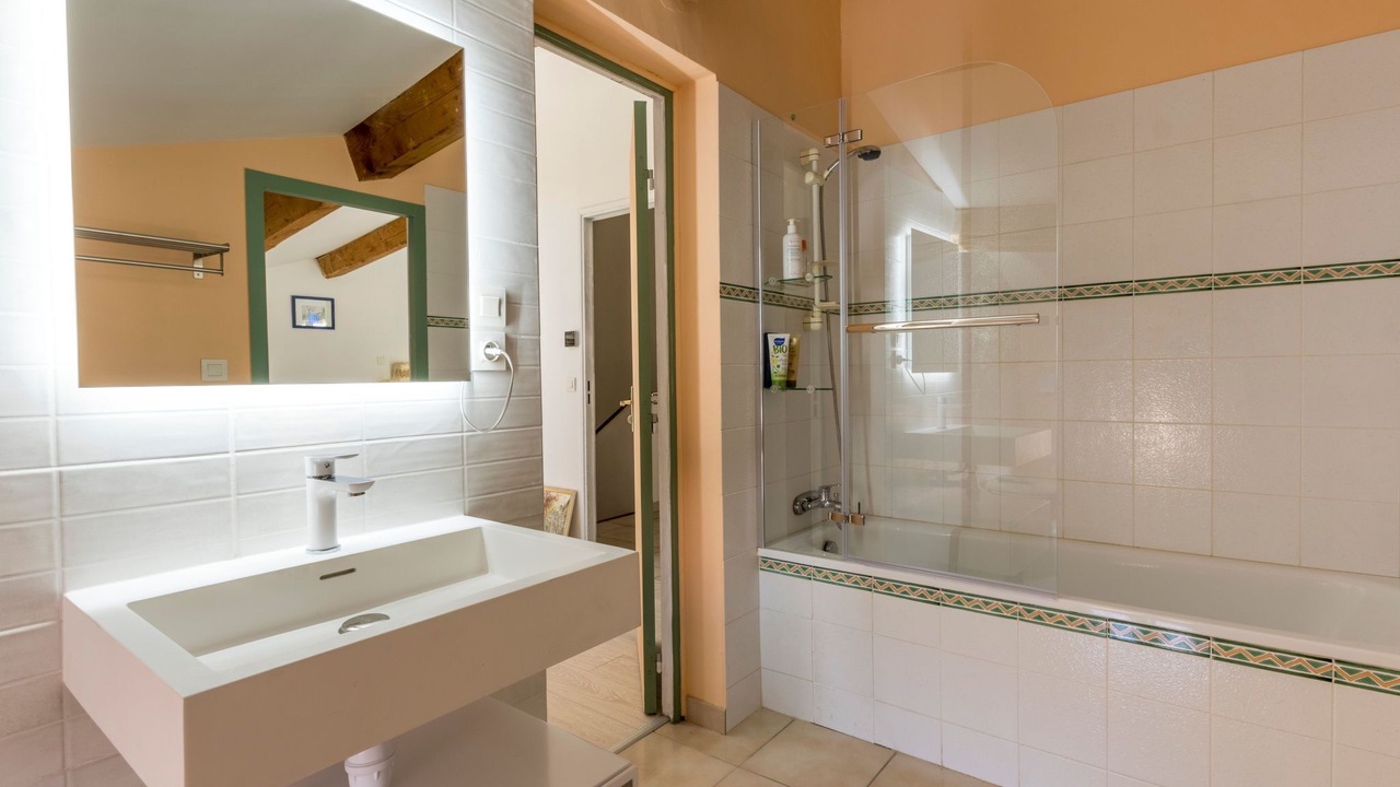 Photo of Bathroom in Herepian