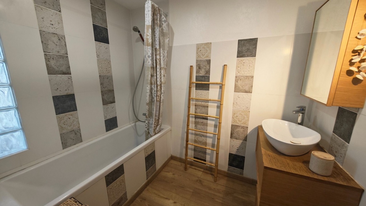 Photo of Bathroom in Le Port