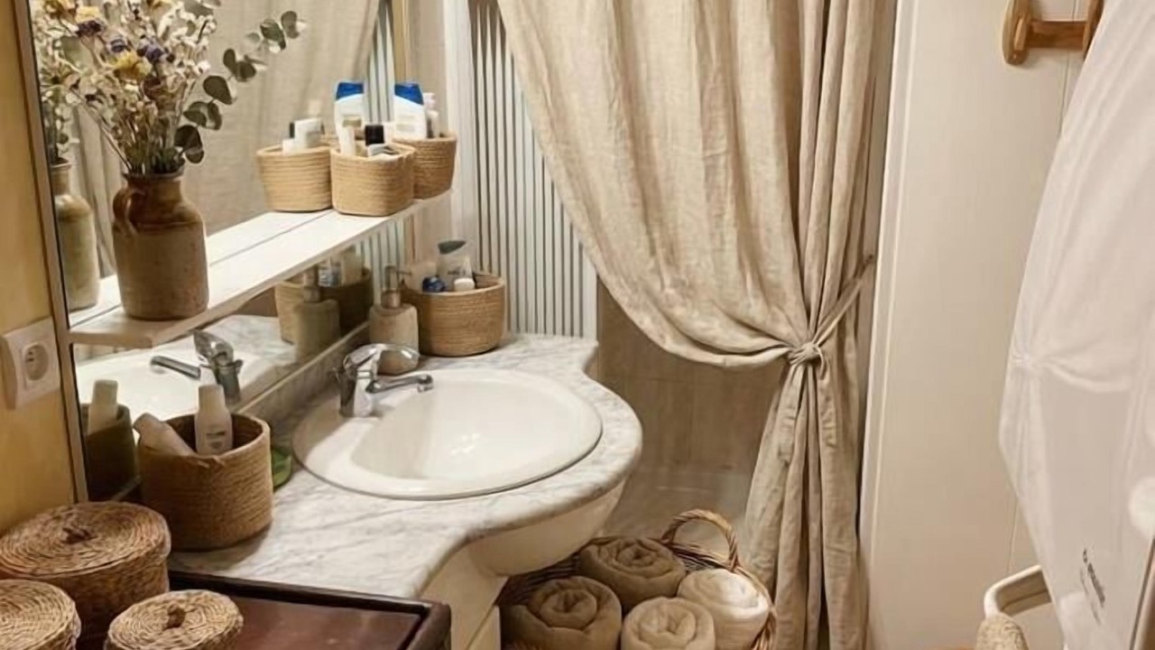 Photo of Bathroom in Err