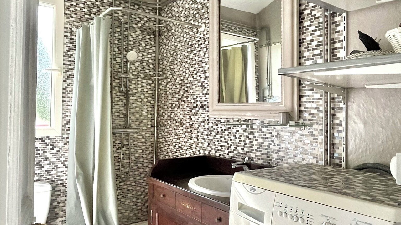 Photo of Bathroom in Quarre-les-Tombes