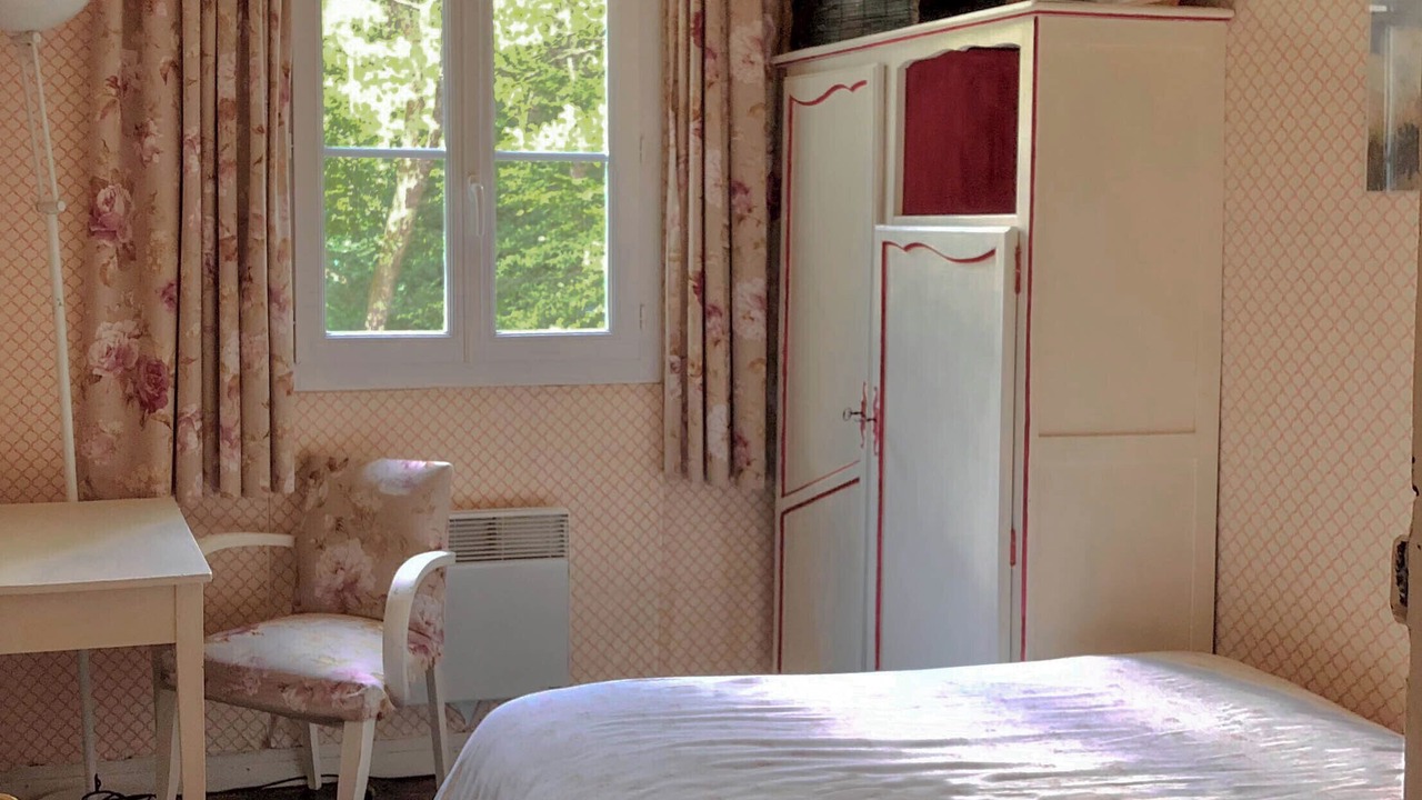 Photo of Bedroom in Quarre-les-Tombes