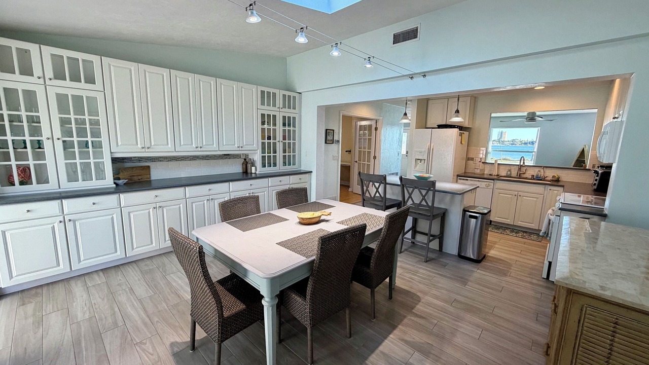 Photo of Others in Walkers Holly Hill