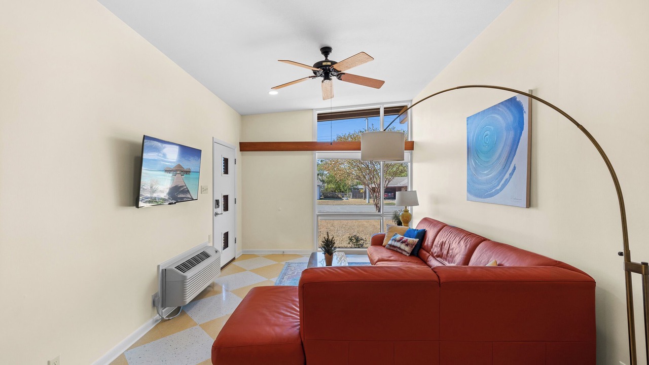 Photo of Livingroom in College Station