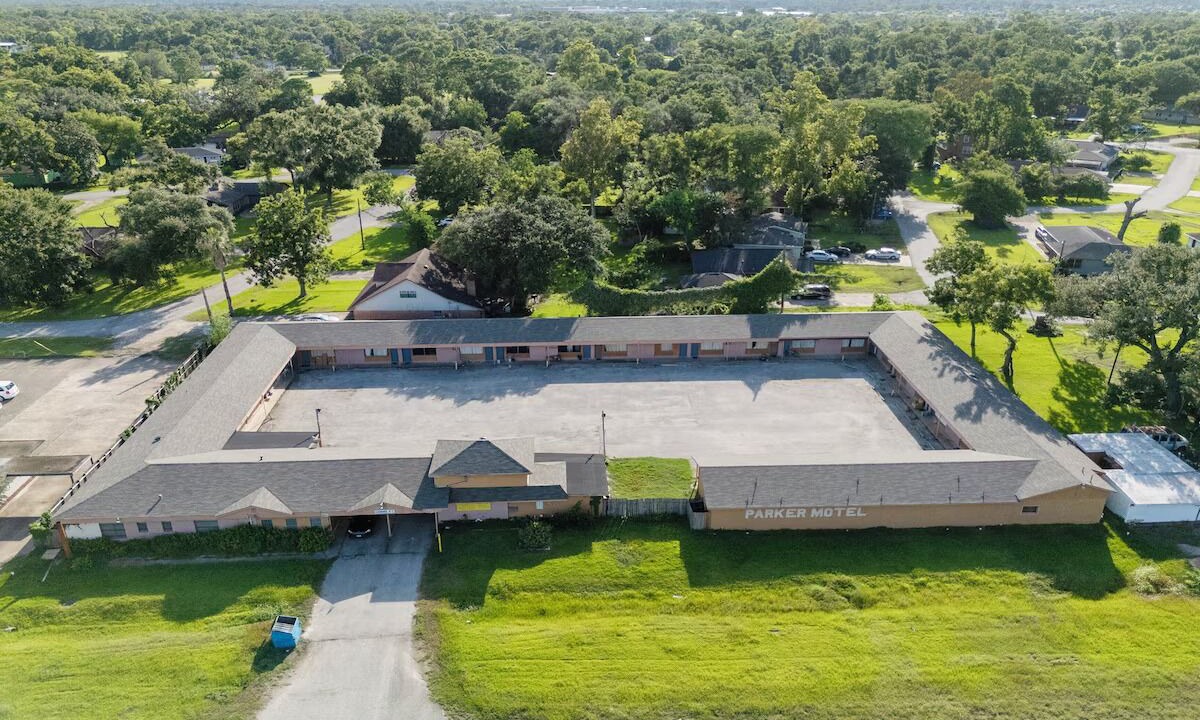 Photo of Others in Clute