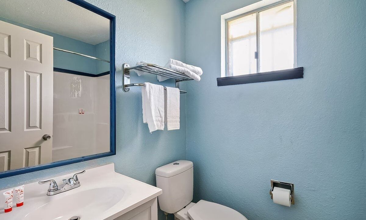 Photo of Bathroom in Luling