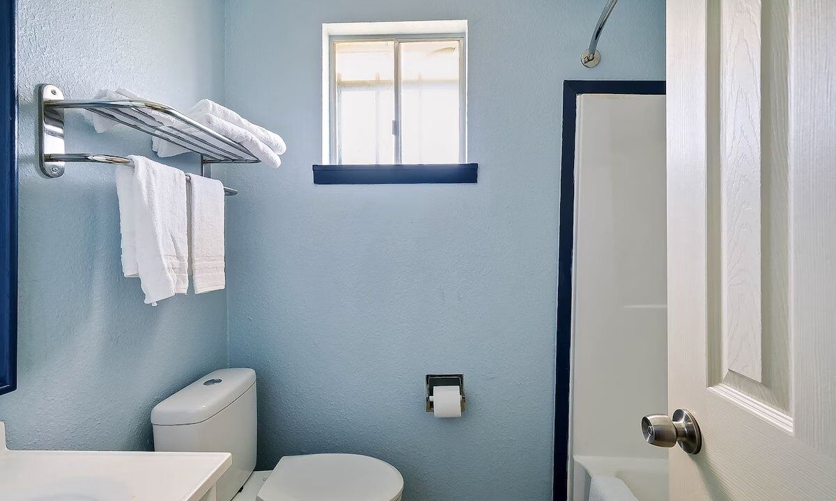 Photo of Bathroom in Luling