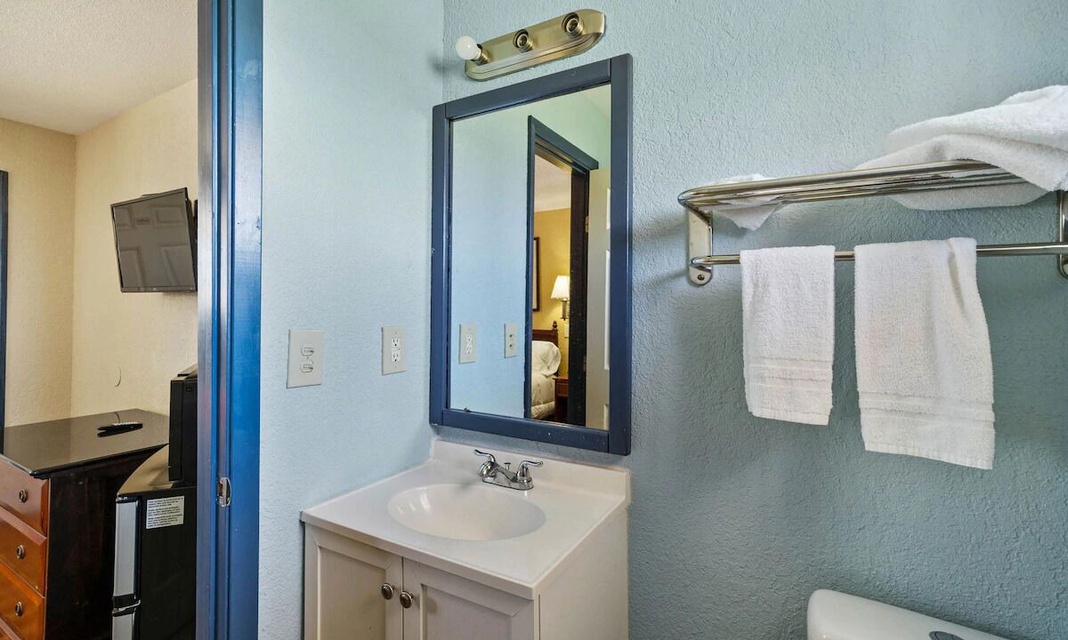 Photo of Bathroom in Luling