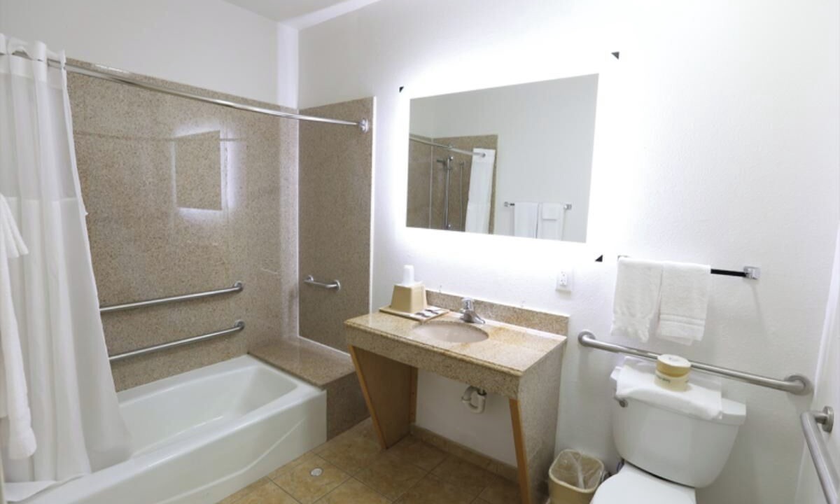 Photo of Bathroom in Cuero