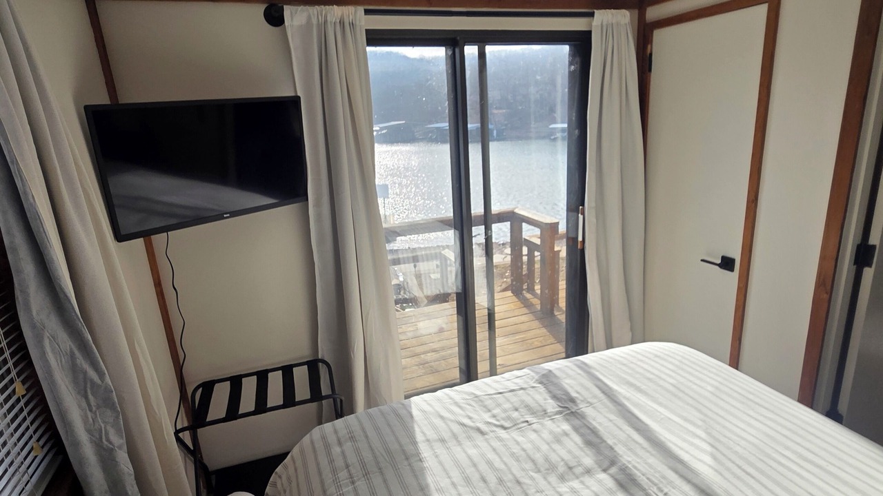 Photo of Bedroom in Sunrise Beach