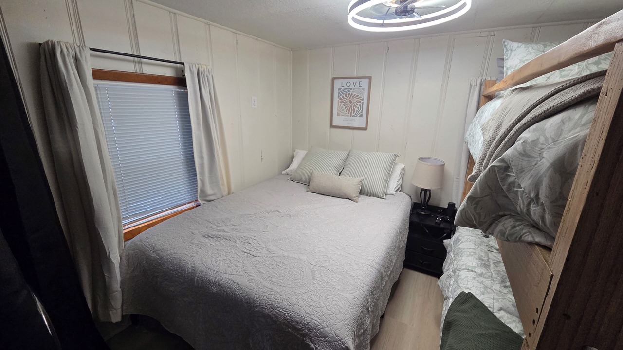Photo of Bedroom in Sunrise Beach