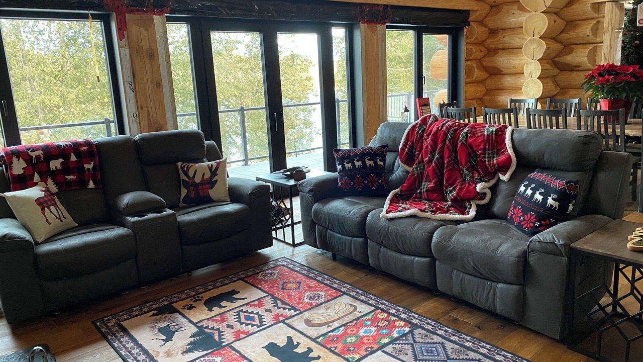 Photo of Livingroom in Central Frontenac