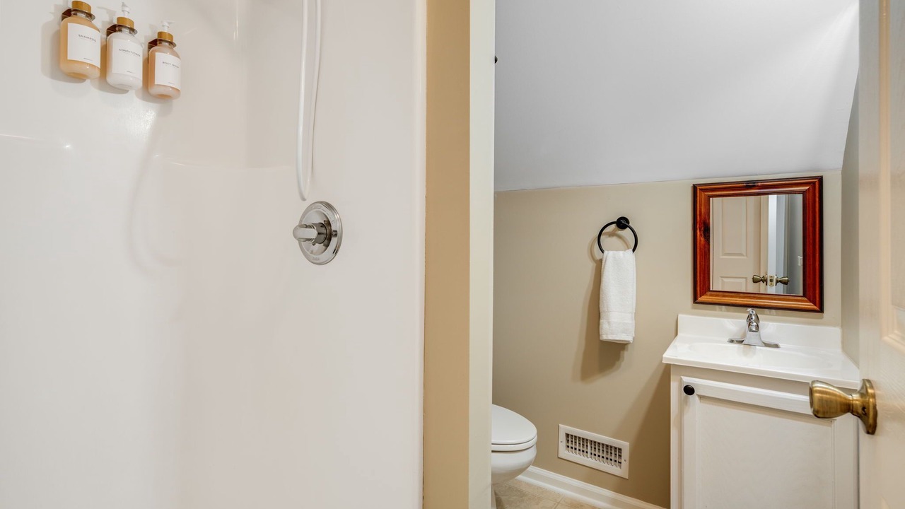 Photo of Bathroom in Celo