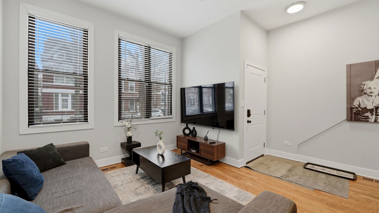 Photo of Livingroom in Heart of Chicago