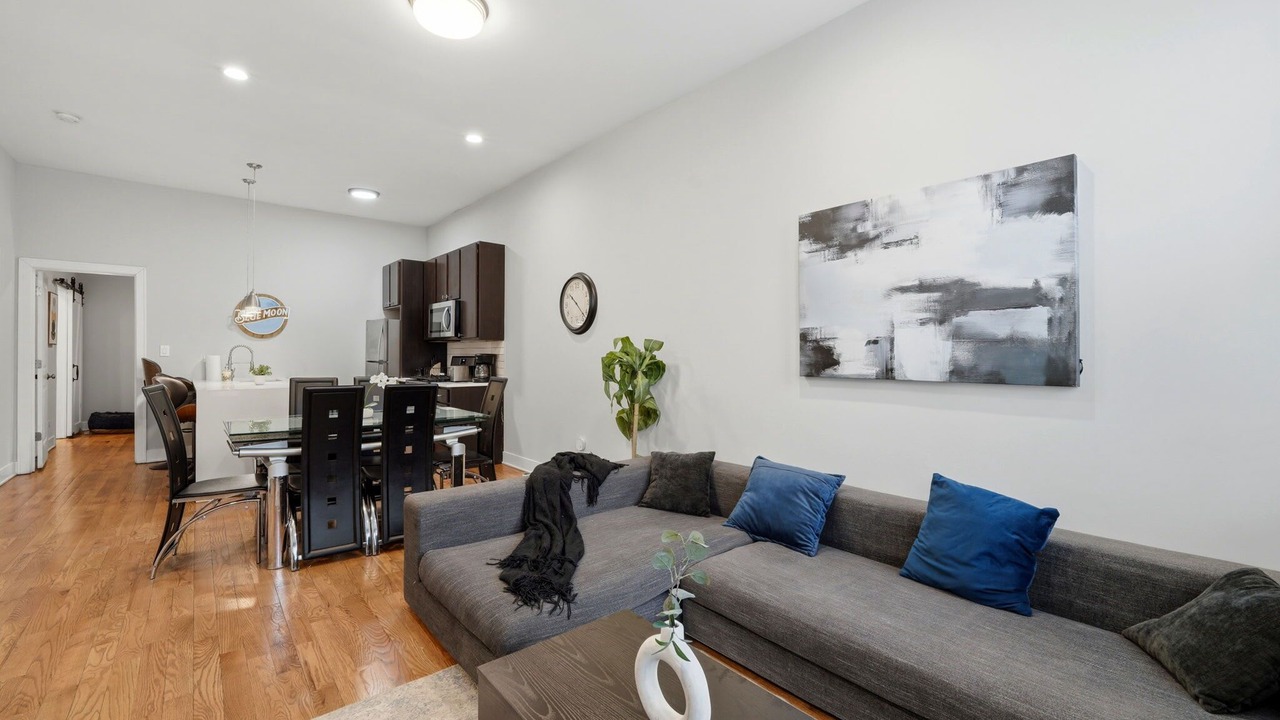 Photo of Livingroom in Heart of Chicago
