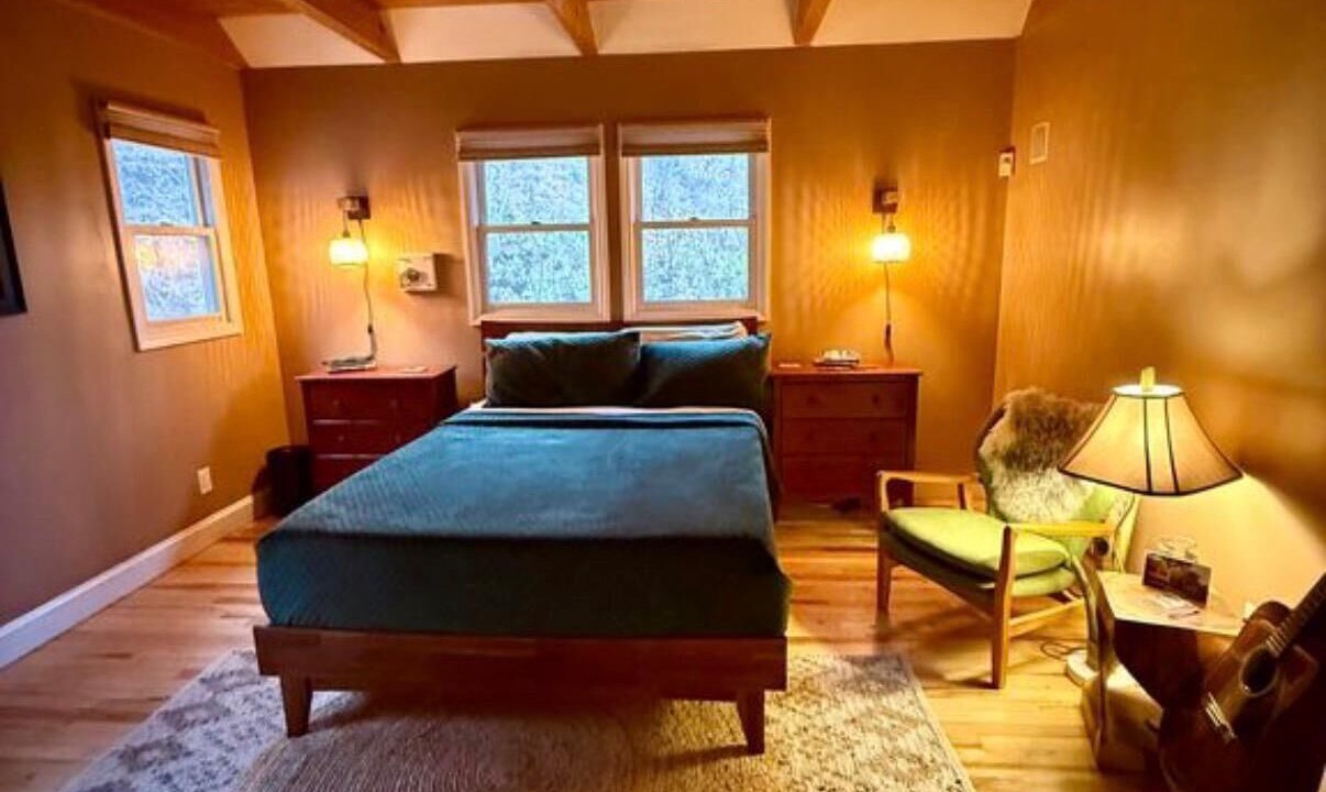 Photo of Bedroom in Saluda