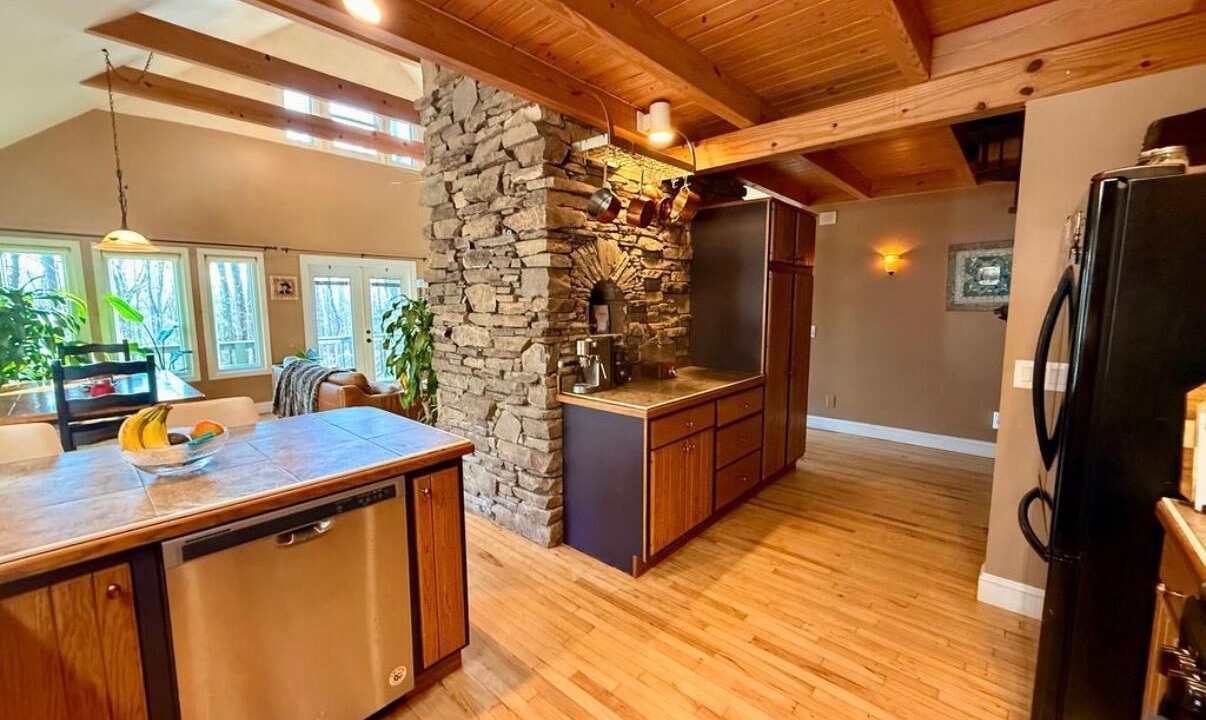 Photo of Kitchen in Saluda