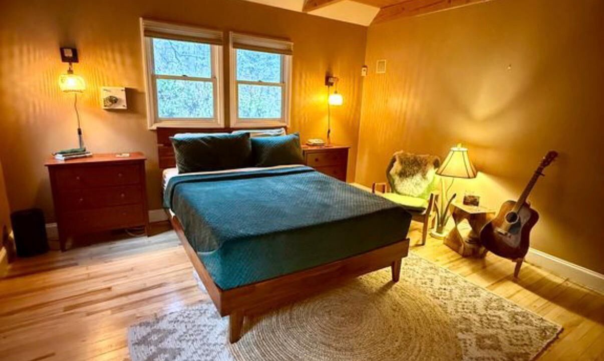 Photo of Bedroom in Saluda