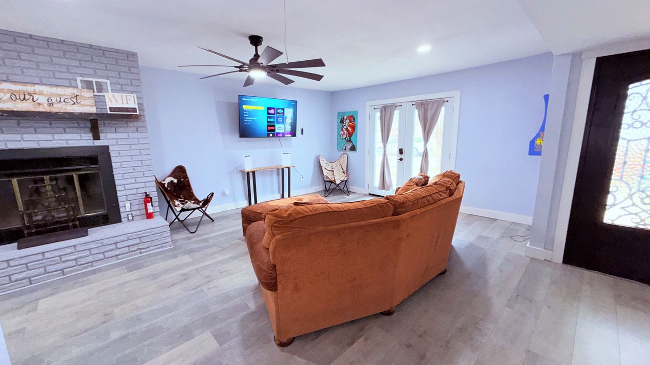 Photo of Livingroom in Grand Prairie