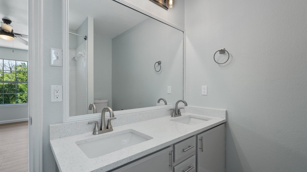 Photo of Bathroom in Montopolis