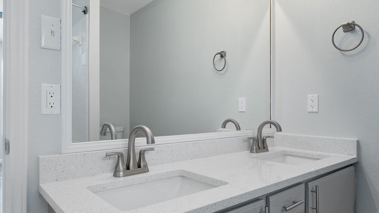 Photo of Bathroom in Montopolis