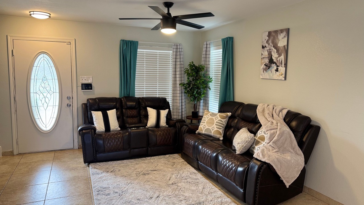 Photo of Livingroom in Montopolis