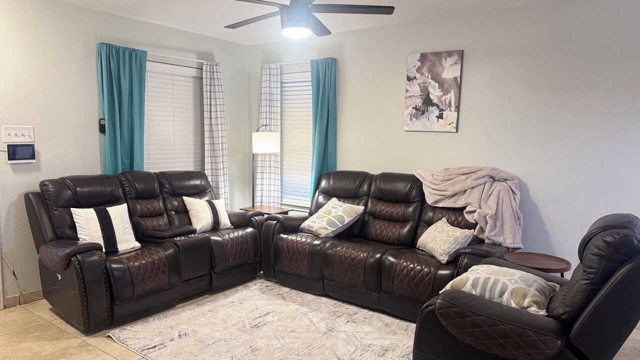 Photo of Livingroom in Montopolis