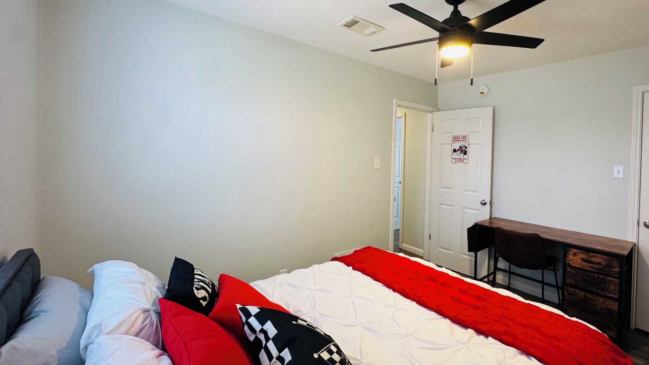 Photo of Bedroom in Montopolis