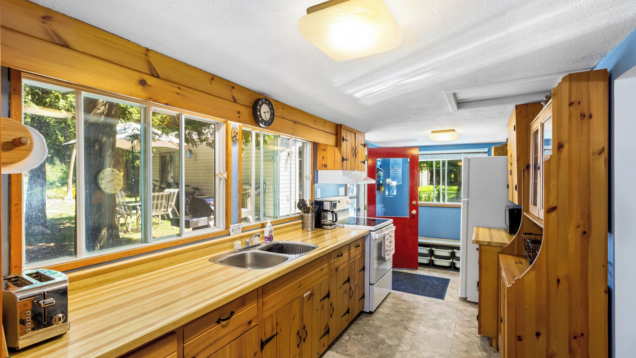 Photo of Kitchen in Northern Bruce Peninsula