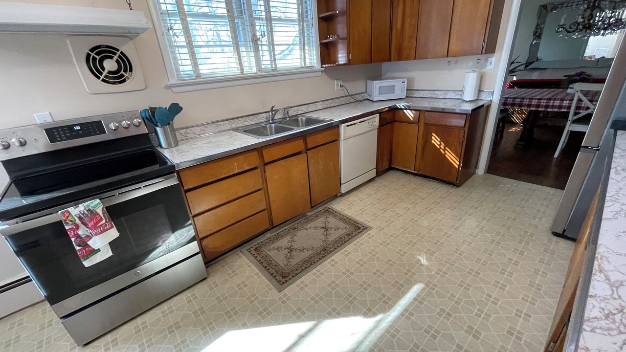 Photo of Kitchen in Langhorne Manor