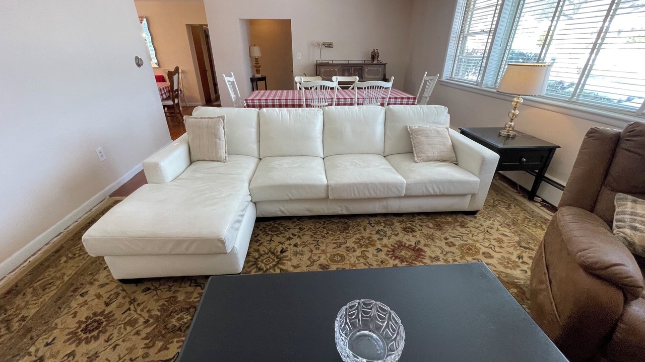 Photo of Livingroom in Langhorne Manor