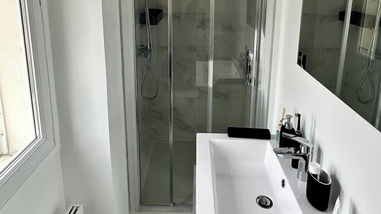 Photo of Bathroom in Puteaux