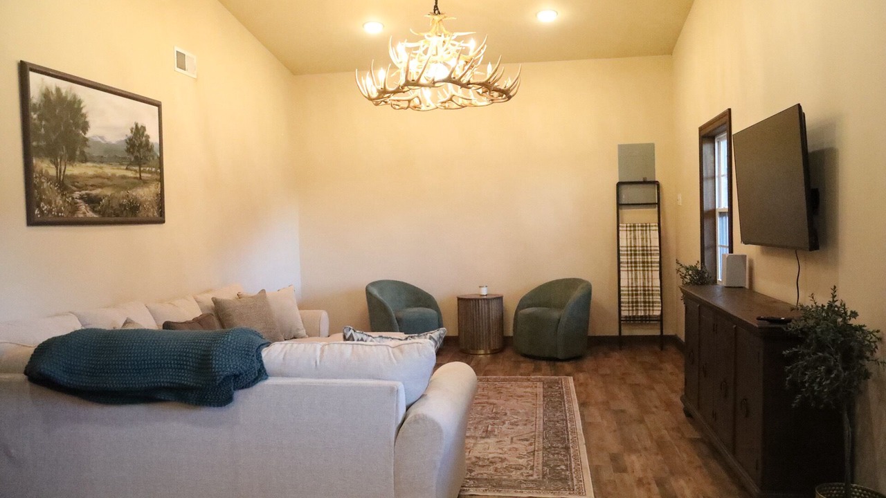 Photo of Livingroom in Reece City