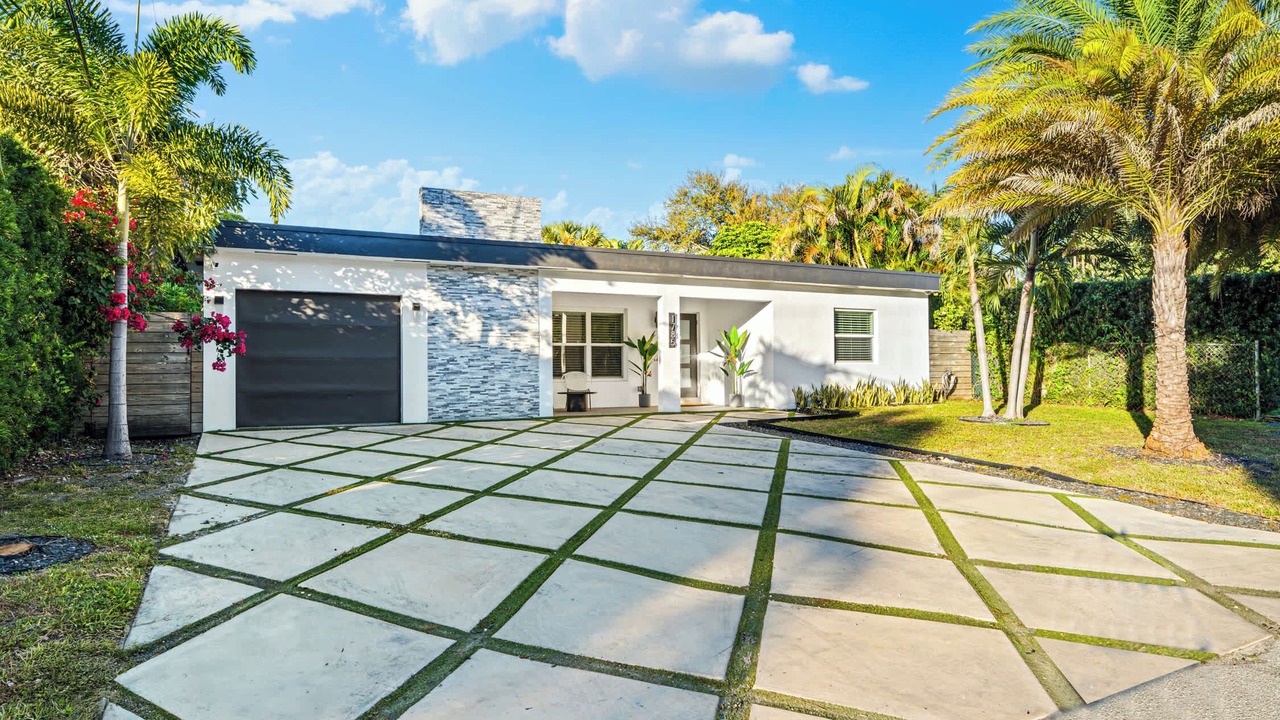 Photo of Outdoor in Poinsettia Heights
