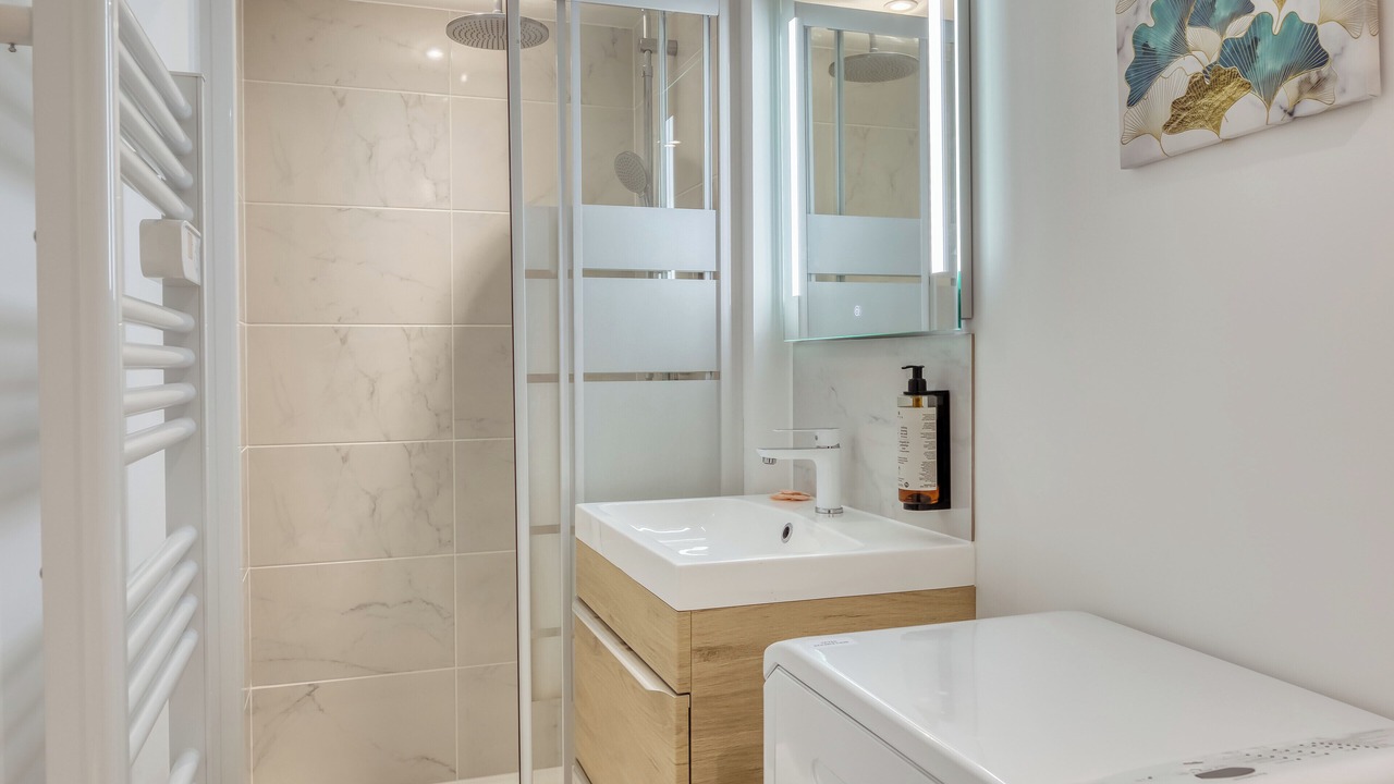 Photo of Bathroom in Rouen City Centre