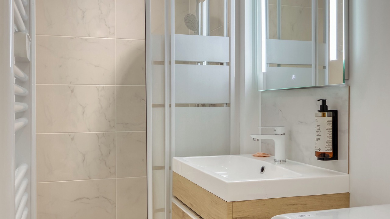Photo of Bathroom in Rouen City Centre