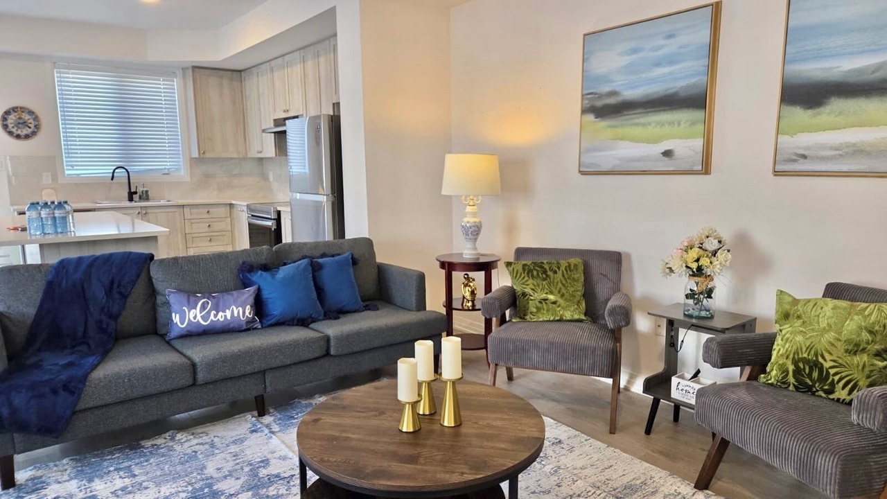 Photo of Livingroom in Bowmanville