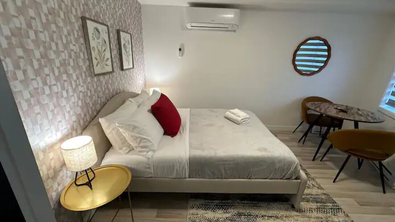 Photo of Bedroom in Cote-Des-Neiges—Notre-Dame-De-Grace