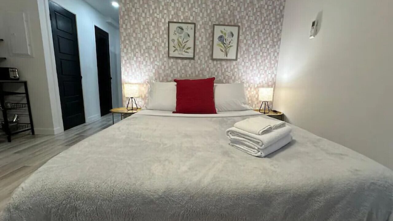 Photo of Bedroom in Cote-Des-Neiges—Notre-Dame-De-Grace