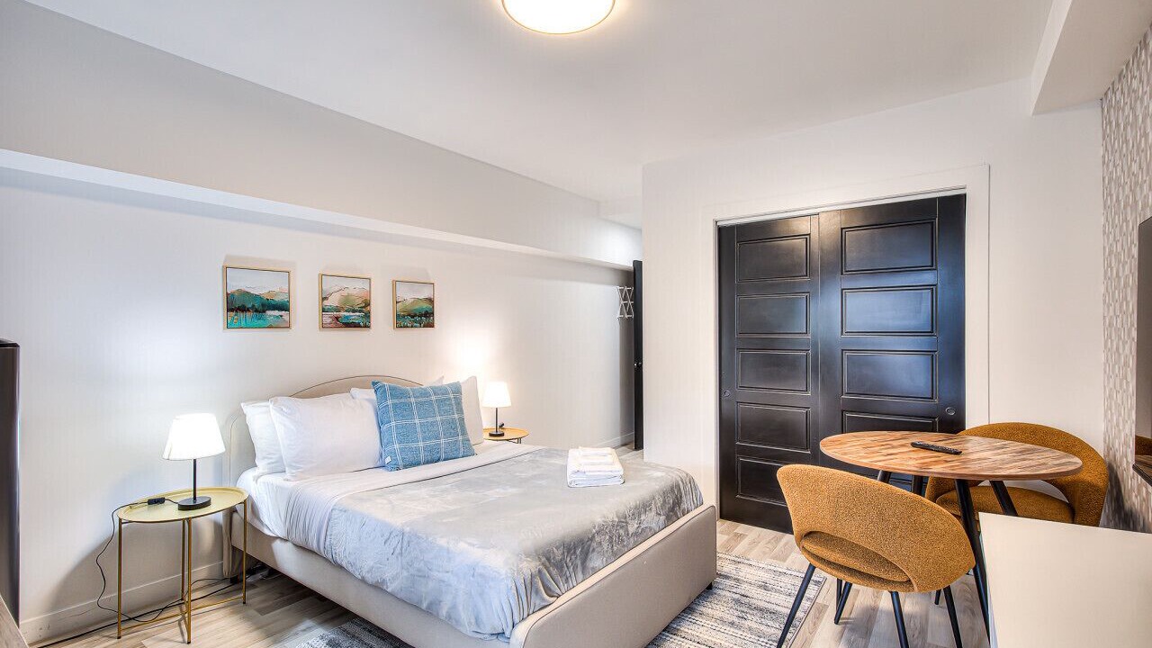 Photo of Bedroom in Cote-Des-Neiges—Notre-Dame-De-Grace